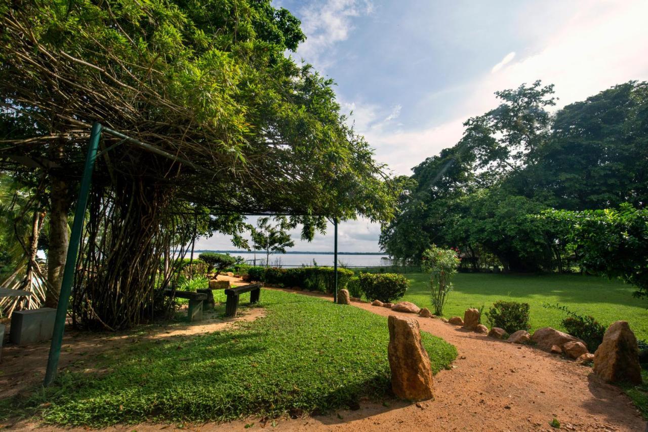 Miridiya Lake Resort Anurâdhapura Extérieur photo