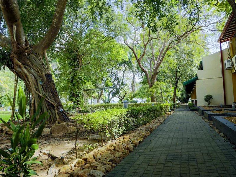 Miridiya Lake Resort Anurâdhapura Extérieur photo