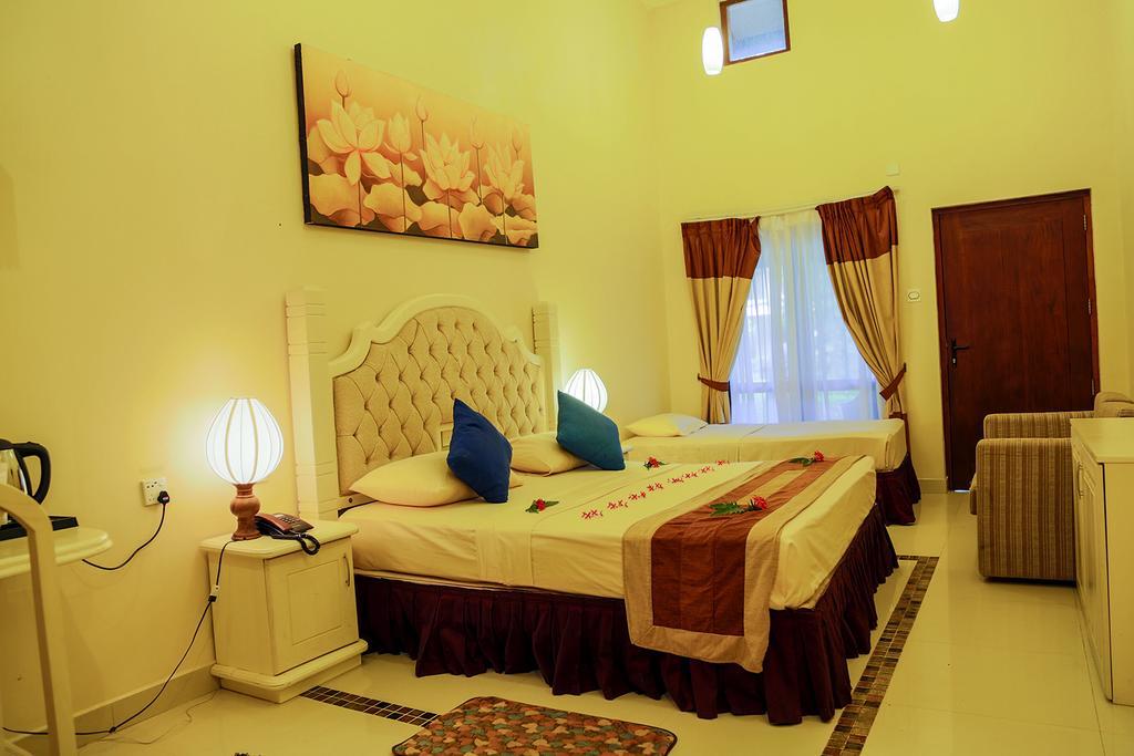 Miridiya Lake Resort Anurâdhapura Extérieur photo
